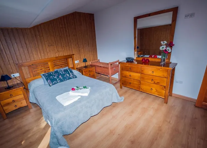 foto di Cottage With Jacuzzi And Fireplace In The Room Riello