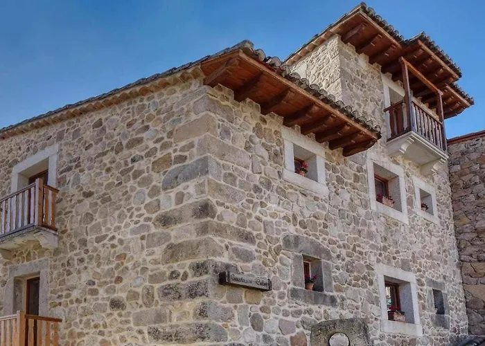 Cuesta Del Reloj Villa Piedralaves photo
