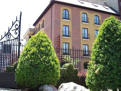Hostal Quevedo Leon photo