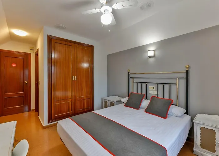 Oyo Hostal El Pilar Villacastin photo