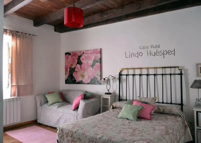 Photo de Hôtel Casa Lindo Huesped à Villasexmir